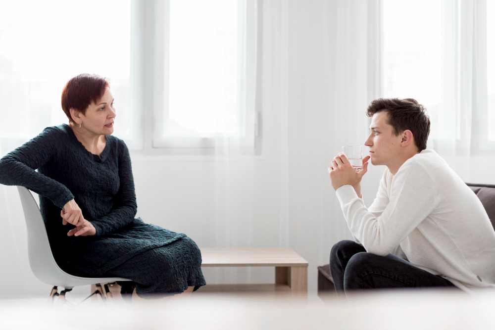 психиатр и пациент в клинике